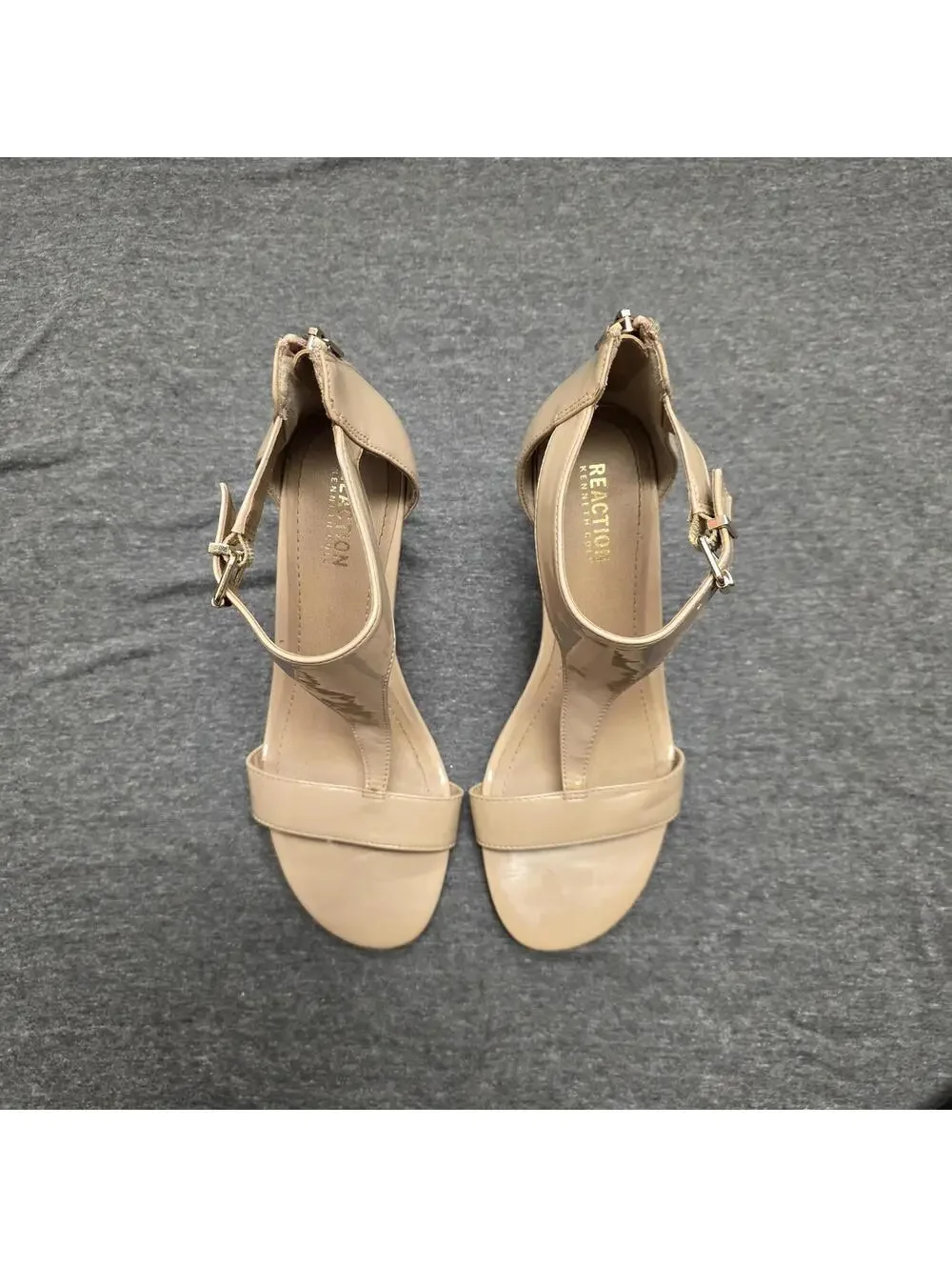 Kenneth Cole REACTION T-strap Vegan Leather Sandal sz 8.5 US